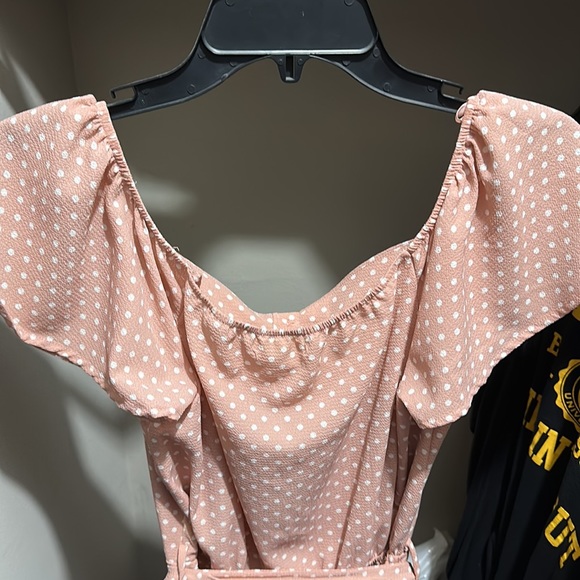 Pink and white polka dot midi dress with capped sleeves and belt - Picture 4 of 5